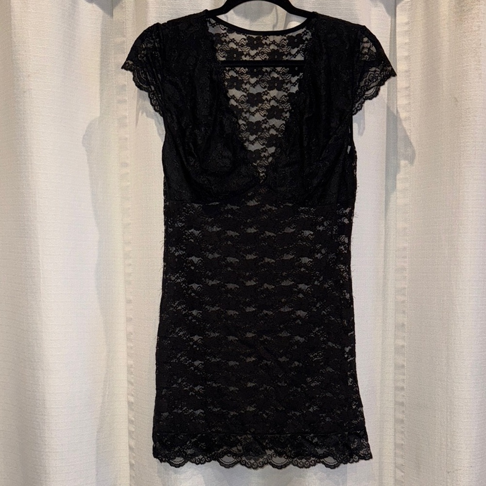 Elegant Black Lace Nightdress